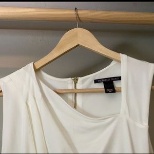 Elegant, knee-length, slimming dress w/silky inlay side ruching